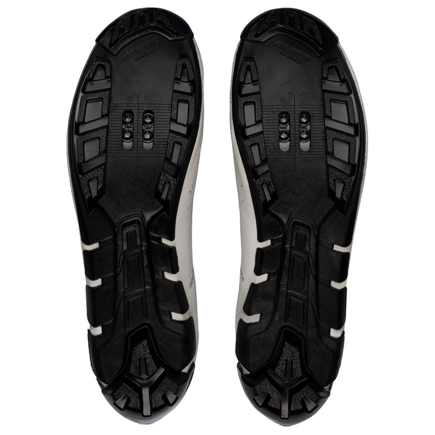 Q36.5 Unique Adventure shoes - White