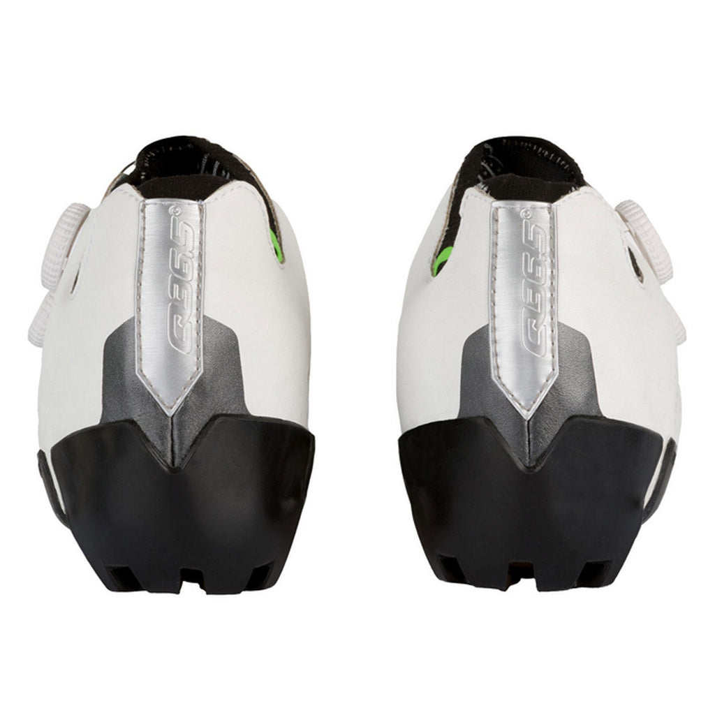Q36.5 Unique Adventure shoes - White