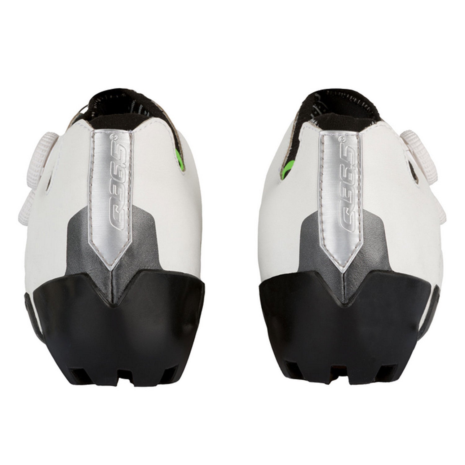 Q36.5 Unique Adventure shoes - White
